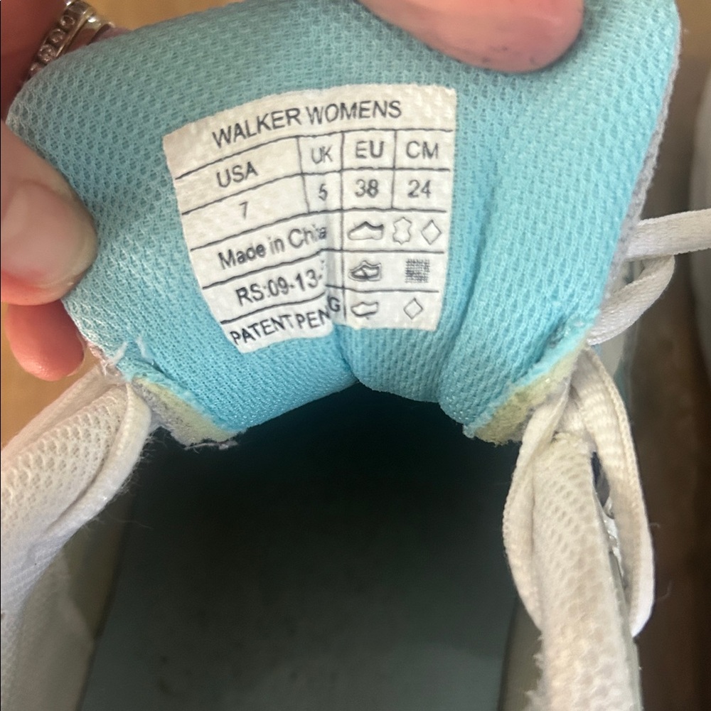 Vionic Walker Classic With Arch Support Size 7 - image 4